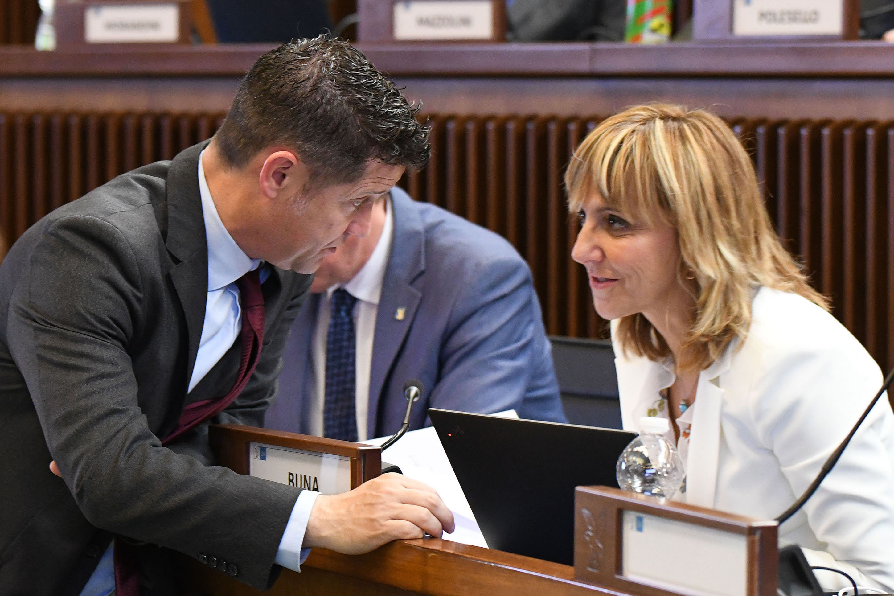 OMNIBUS/4. OK A SCUOLA, FORMAZIONE, LAVORO E DEMANIO. DOMANI SI CHIUDE
